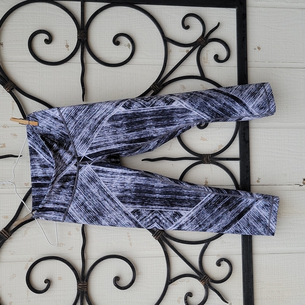 Lululemon crop size 6